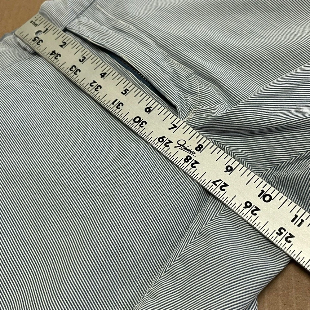 Banana Republic Men's Size 32 Seersucker Blue/White Belted Back Hidden‎ Closure
